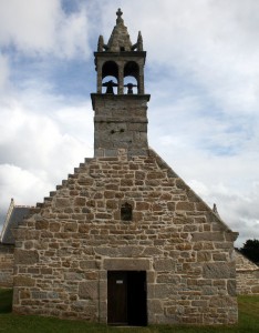 Petite chapelle bretonne en granit.